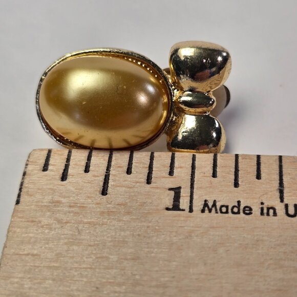 Vintage Gold Tone Bow Earrings Faux Pearl Cabochon Clip On 1980s Classic Glam - Picture 7 of 7